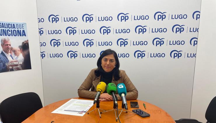 A portavoz do Grupo Municipal do PP de Lugo, Elena Candia, durante a rolda de prensa convocada este venres para valorar a xestión do Goberno local en materia de persoal e recursos humanos. En Lugo, a 12 de abril de 2024 / Europa Press