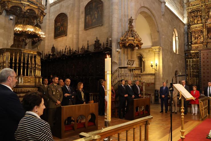 O Concello de Lugo recibe a insignia de honra da Confraría do Bo Jesús no seu 75 aniversario / CONCELLO DE LUGO