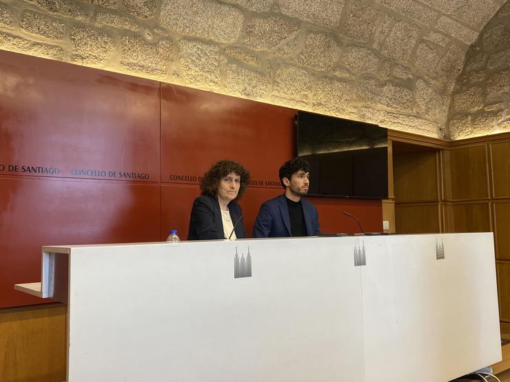 A alcaldesa de Santiago, Goretti Sanmartín, e o concelleiro de Urbanismo, Iago Lestegás / Europa Press
