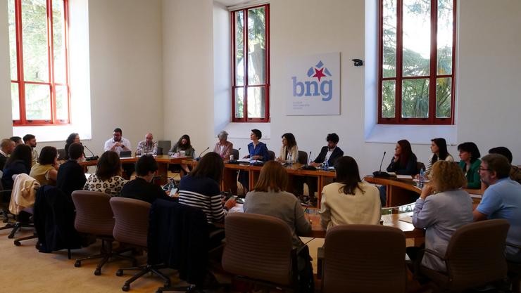 A portavoz nacional do BNG, Ana Pontón, reúnese con representantes municipais da formación para analizar o problema da vivenda /  BNG - Europa Press
