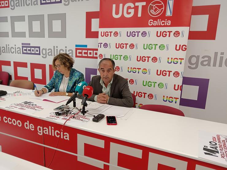 A secretaria xeral de CC.OO. De Galicia, Amelia Pérez, e o secretario xeral de UXT-Galicia, José Antonio Gómez, en rolda de prensa / Europa Press