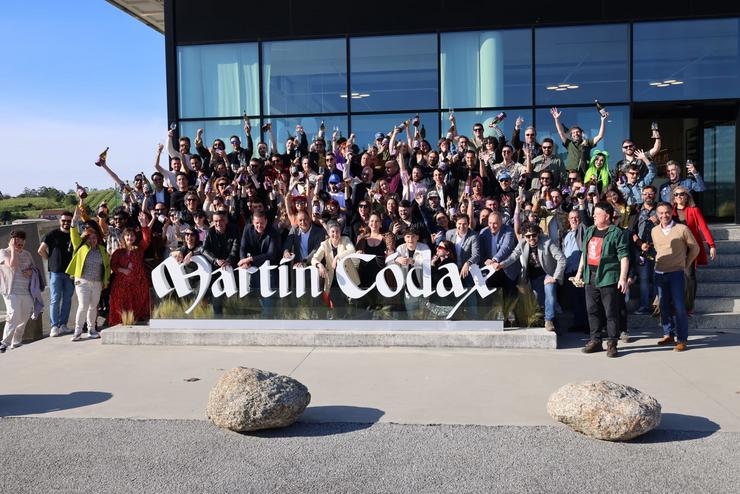 Foto de familia dos finalistas dos 11º premios Martín Códax. MARTÍN CÓDAX / Europa Press