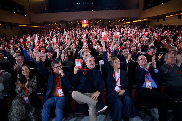 A alcaldesa da Coruña, Inés Rey (i), o alcalde de Barcelona, Jaume Collboni (c), a presidenta da Deputación de Barcelona, Lluïsa Moret (3d), o exministro de Cultura e Deporte, Miquel Iceta (2d) 