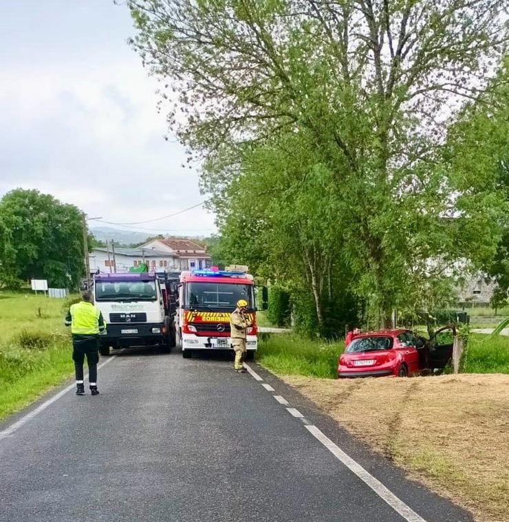 Accidente en San Cibrao das Viñas / GARDA CIVIL