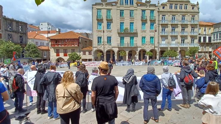 Un centenar de colectivos de toda Galicia maniféstanse en Pontevedra contra a "depredación enerxética" / Europa Press