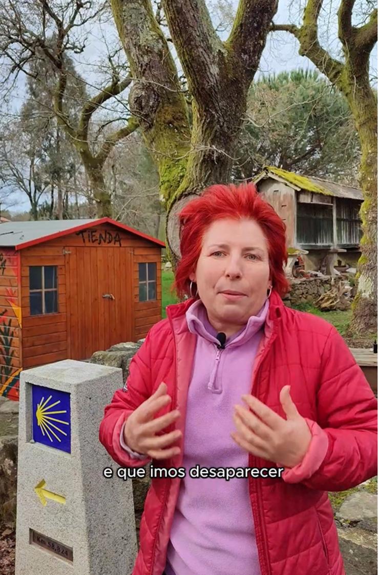 Chusa Expósito diante da súa tenda / Captura de vídeo do Galicia Confidencial