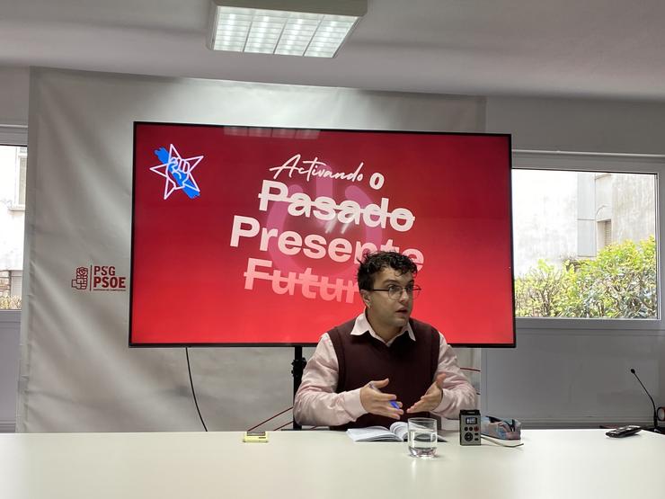 O secretario xeral de Xuventudes Socialistas, Xurxo Doval, en rolda de prensa. 