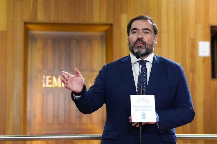 O portavoz do PP no Parlamento de Galicia, Alberto Pazos,  intervén durante o segundo debate de investidura. Álvaro Ballesteros - Europa Press 