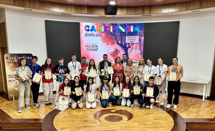 Foto de familia dos gañadores de Galiciencia. GALICIENCIA 