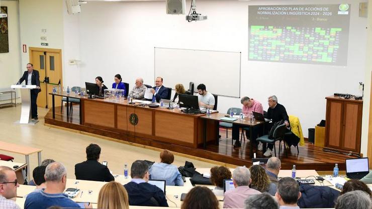 Claustro da Universidade de Santiago de Compostela (USC) dirixido polo reitor, Antonio López.. USC 