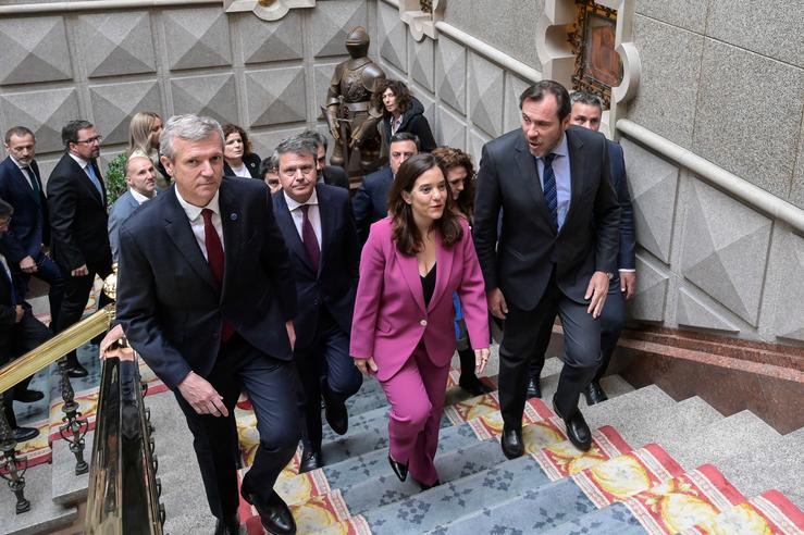 O presidente da Xunta de Galicia, Alfonso Rueda, a alcaldesa da Coruña, Inés Rey, e o ministro de Transportes e Mobilidade Sustentable, Óscar Puente,  durante a presentación do Plan Director do Corredor Atlántico / M. Dylan