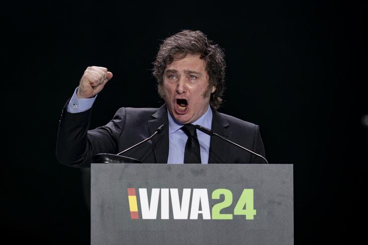 O presidente de Arxentina, Javier Milei, intervén durante o acto ?Viva 24? de VOX, no Palacio de Vistalegre, a 19 de maio de 2024, en Madrid (España). O evento, chamado ?Viva 24? e organizado por VOX de maneira anual, celebra a súa terceira edición con. A. Pérez Meca - Europa Press / Europa Press