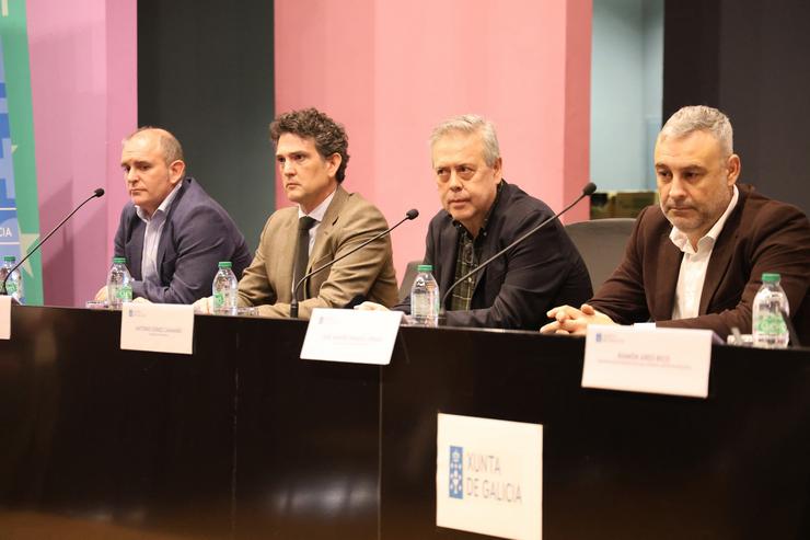 O conselleiro de Sanidade, Antonio Gómez Caamaño (terceiro pola esquerda), durante a reunión mantida este martes co equipo directivo e a persoal da área sanitaria de Lugo, A Mariña e Monforte de Lemos. En Lugo, a 21 de maio de 2024 
