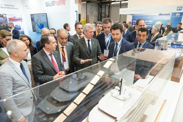 O presidente da Xunta, Alfonso Rueda, xunto ao presidente de Navalia, José García Costas; o alcalde de Vigo, Abel Caballero, e outras autoridades, na inauguración da feira no Ifevi, a 21 de maio de 2024.. DAVID CABEZON @ XUNTA / Europa Press