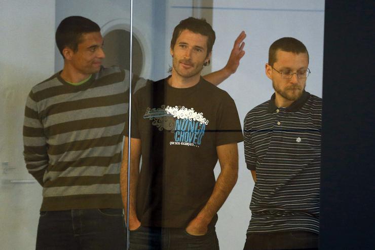 Arquivo - Eduardo Vigo, á esquerda da imaxe, xunto a Roberto Fialhega e Antón Santos durante o xuízo na Audiencia Nacional contra a suposta organización terrorista Resistencia Galega. POOL - Arquivo 