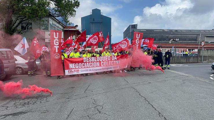 Protesta de persoal de Ferroglobe. UXT / Europa Press