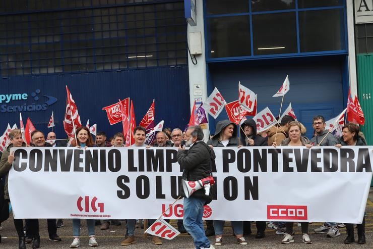 Protesta en Vigo de traballadores e traballadoras de limpeza de edificios e locais, en demanda dun convenio provincial digno.. CIG / Europa Press