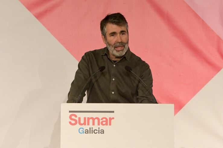 Arquivo - O militante de Sumar Galicia, Juan Díaz Villoslada, intervén durante a presentación do proxecto de Sumar Galicia, en Palexco, a 16 de decembro, na Coruña, Galicia (España). Yolanda Díaz asistiu hoxe á Coruña para presentar a comisi. M. Dylan - Europa Press - Arquivo