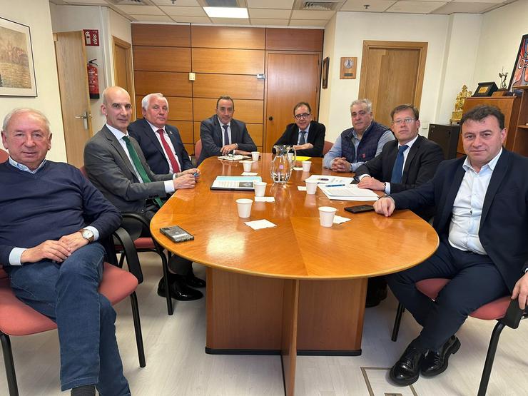 Alcaldes dos municipios galegos da Lama, Outeiro de Rei, Curtis, Pereiro de Aguiar e Monterroso manteñen un encontro co secretario de Institucións Penais e o director xeral.. CONCELLO DA Lama 