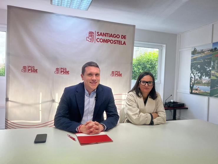 O secretario xeral do PSOE compostelán, Aitor Bouza, e a vicesecretaria, Marta Álvarez Santullano. PSOE COMPOSTELÁN / Europa Press