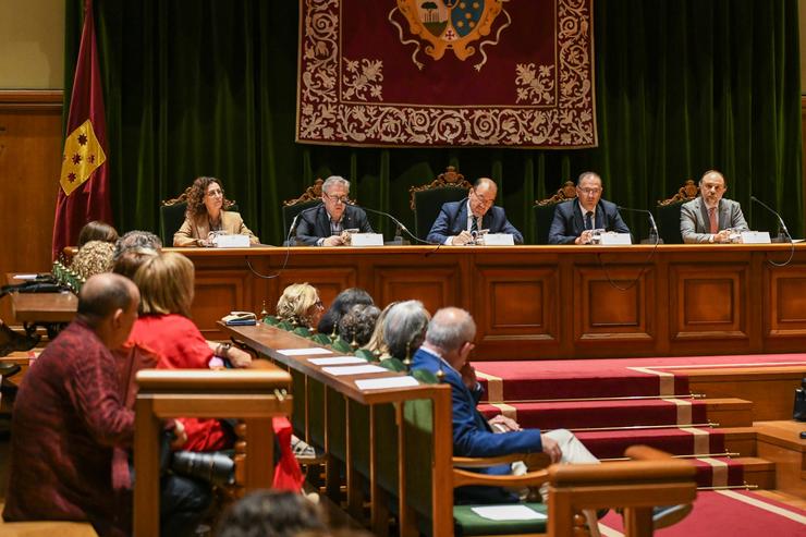 A directora xeral de Saúde Pública, Carmen Durán; o conselleiro de Sanidade, Antonio Gómez Caamaño; o reitor da USC, Antonio López; e o director da nova Cátedra sobre Saúde Ambiental, Alberto Ruano.. XUNTA / Europa Press