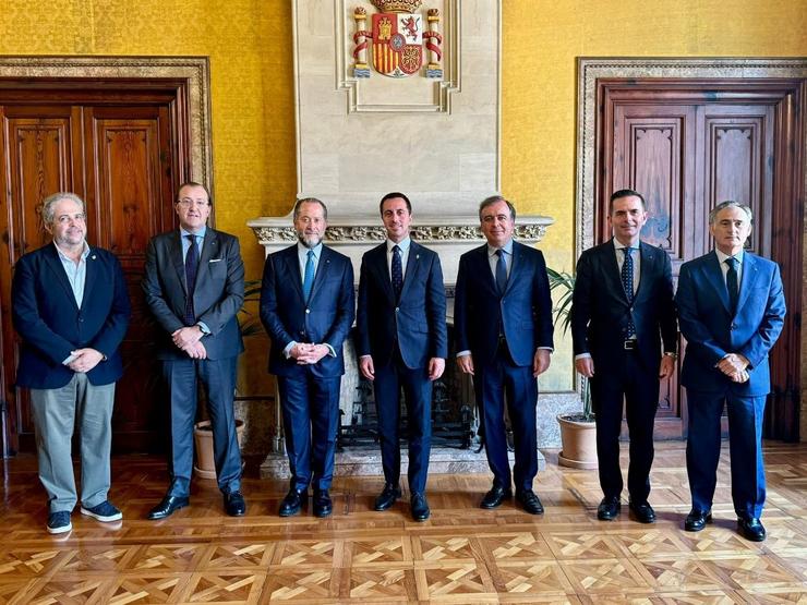 O presidente do Consell de Mallorca, Llorenç Galmés, xunto ao presidente de Abanca, Juan Carlos Escotet, recibido en audiencia.. CONSELL DE MALLORCA 