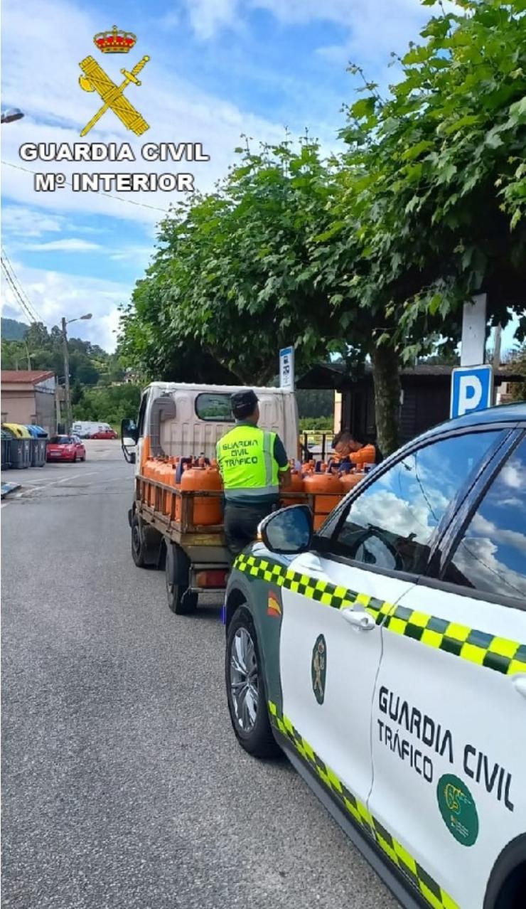 Interceptado pola Garda Civil un condutor dun camión de bombonas de butano que circulaba por Vilaboa sen cinto e que deu positivo no test de drogas.. GARDA CIVIL / Europa Press