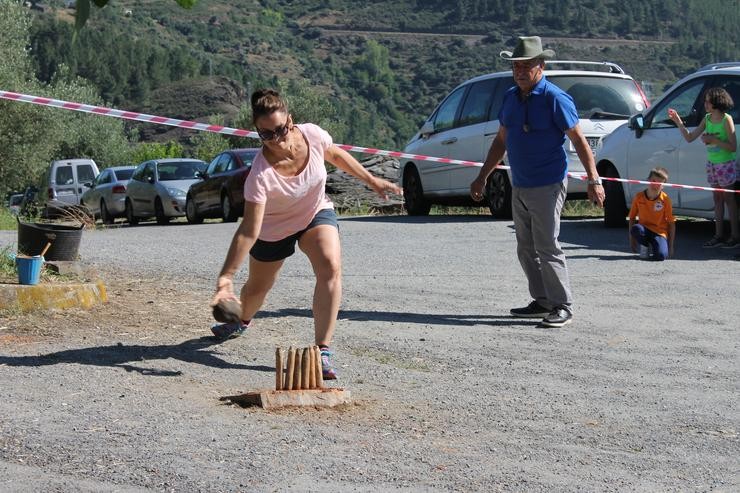 Así xogan aos bolos celtas en Os Anguieiros