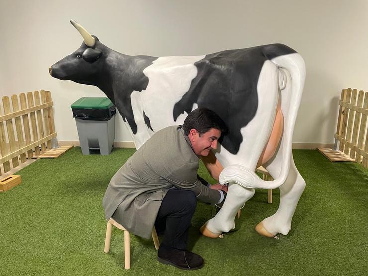 O delegado do Goberno en Galicia, Pedro Blanco, nun momento da súa visita este martes ás instalacións do Grupo Lence, no polígono industrial do Ceao. En Lugo, a 25 de xuño de 2024 / Europa Press