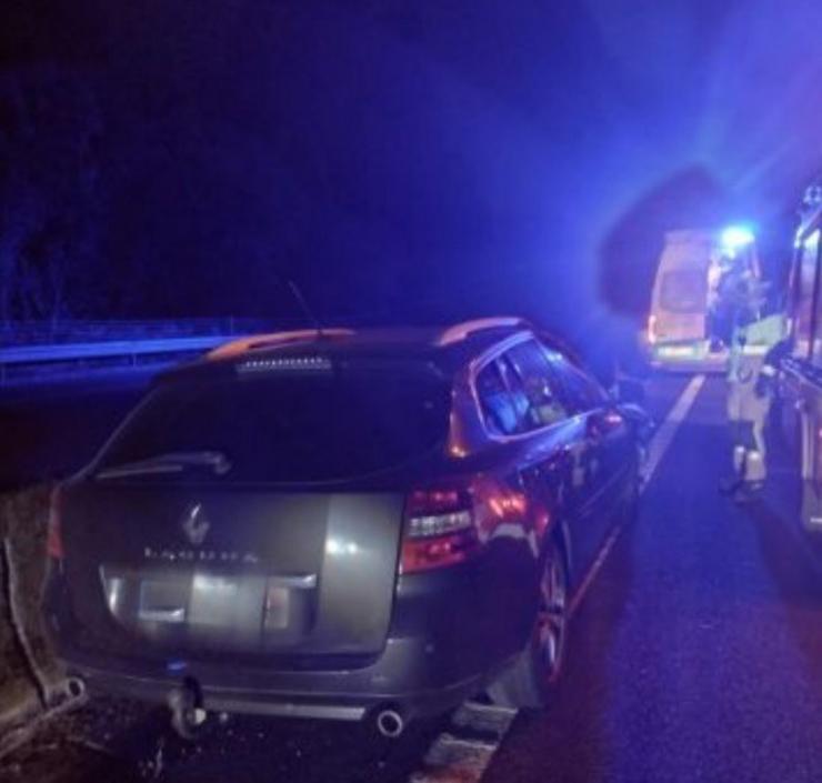 Accidente na AP-9 contra a mediana en Teo / BOMBEIROS