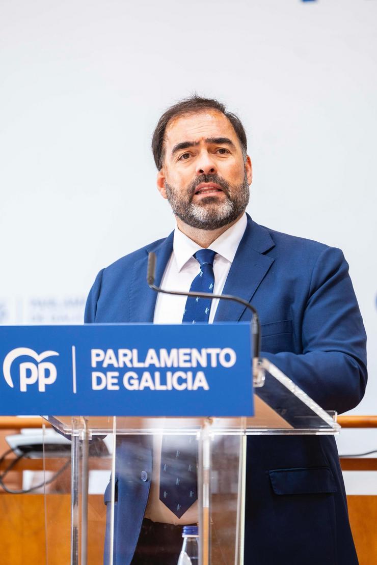 O portavoz parlametnario do PP de Galicia, Alberto Pazos Couñago, en rolda de prensa. PP / Europa Press