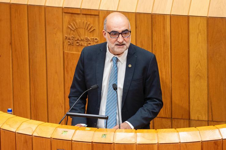 O parlamentario José Luís Ferro (PP), durante o seu defensa este mércores da proposición non de lei aprobada por unanimidade para esixir ao Goberno central que complete a dotación económica para o financiamento do Proxecto Nós.. XUNTA DE GALICIA / Europa Press