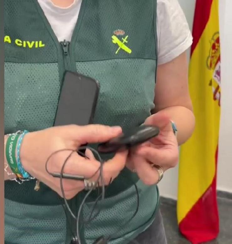 Garda Civil con material incautado / GARDA CIVIL