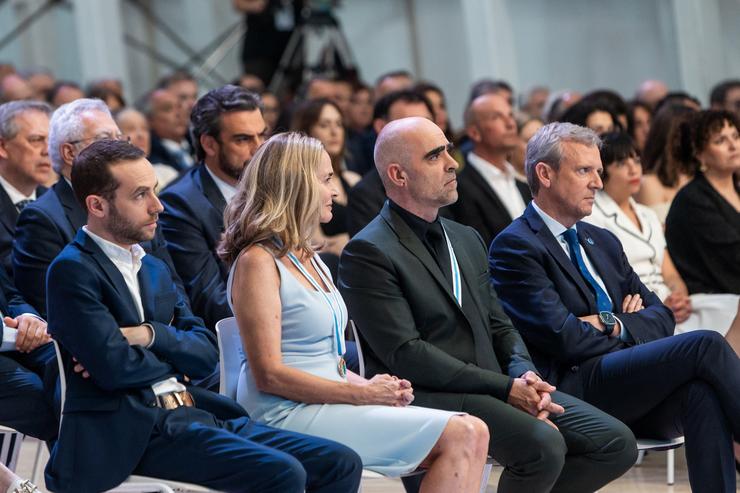 O presidente da Academia Galega do Audiovisual, Álvaro Pérez Becerra, a produtora de cinema, Zaza Ceballos, o actor, Luís Tosar e o presidente da Xunta de Galicia, Alfonso Rueda, durante a entrega das Medallas de Galicia 2024.. Agostime - Europa Press