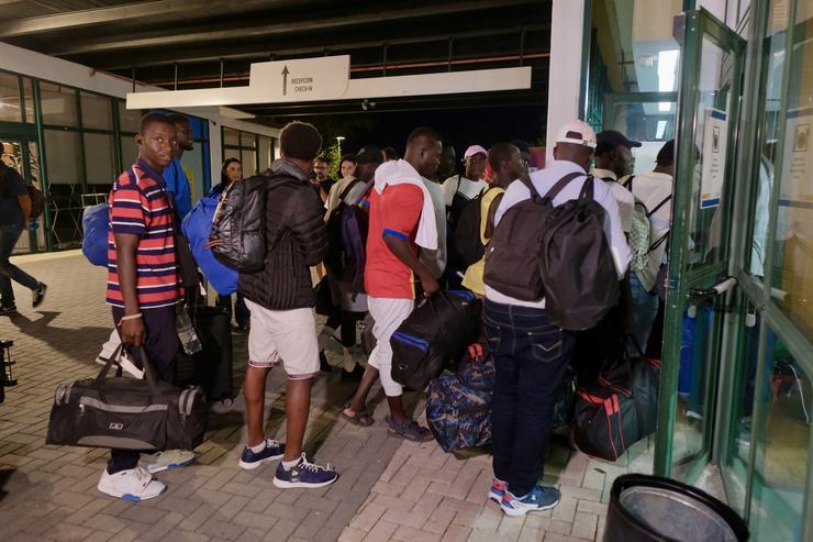 Chegada dun centenar de migrantes refuxiados da guerra de Mali ao albergue do Monte do Gozo, en Santiago de Compostela / CÉSAR ARXINA - Arquivo / Europa Press