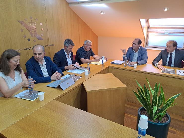 O presidente da Fegamp, Alberto Varela, reúnese co de Sogama, Javier Domínguez.. FEGAMP / Europa Press