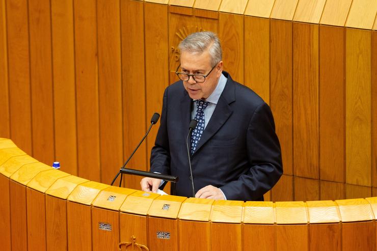 O conselleiro de Sanidade, Antonio Gómez Caamaño, comparece no pleno do Parlamento galego.. XUNTA / Europa Press