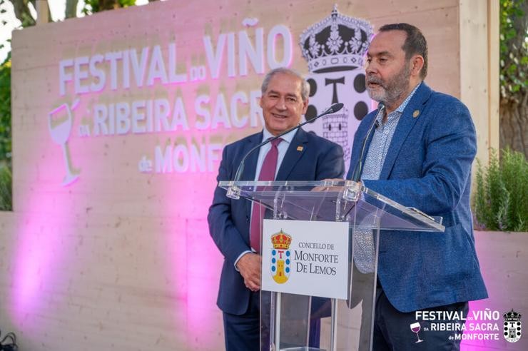 José Tomé e Antonio Lombardía, Alcalde e Pte do CRDO Ribeira Sacra. Foto: Organización.