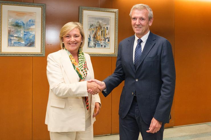O presidente da Xunta, Alfonso Rueda, e a alcaldesa de Lugo, Paula Alvarellos, antes de manter unha reunión na sede da Delegación da Xunta na capital lucense.. XUNTA / Europa Press
