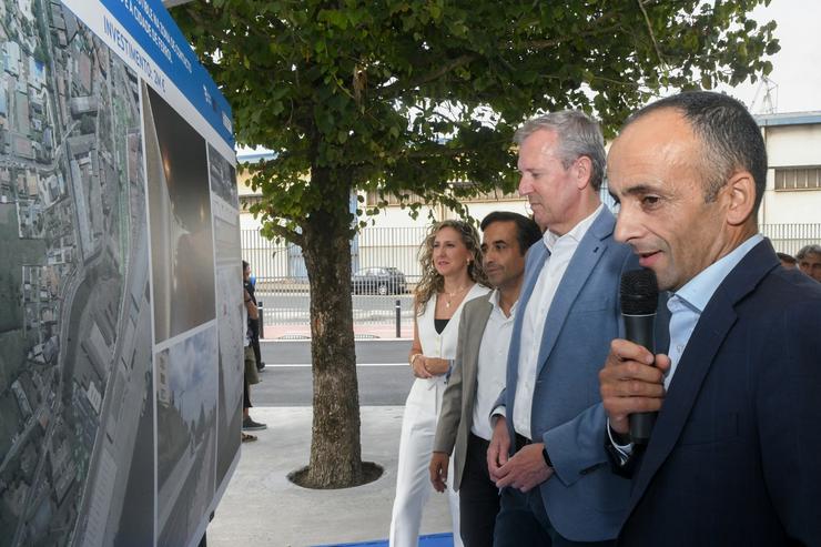 O presidente da Xunta, Alfonso Rueda, xunto ao alcalde de Ferrol, José Manuel Rei Varela, nun acto de prenstación do proxecto 'Abrir Ferrol ou mar'. XUNTA