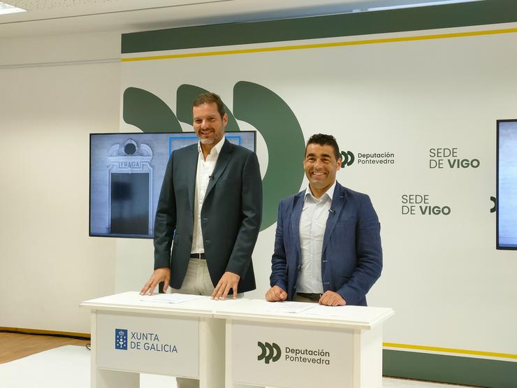 O conselleiro de Cultura, Lingua e Xuventude, José López, e o presidente da Deputación de Pontevedra, Luís López, na sede da institución provincial en Vigo. / Europa Press