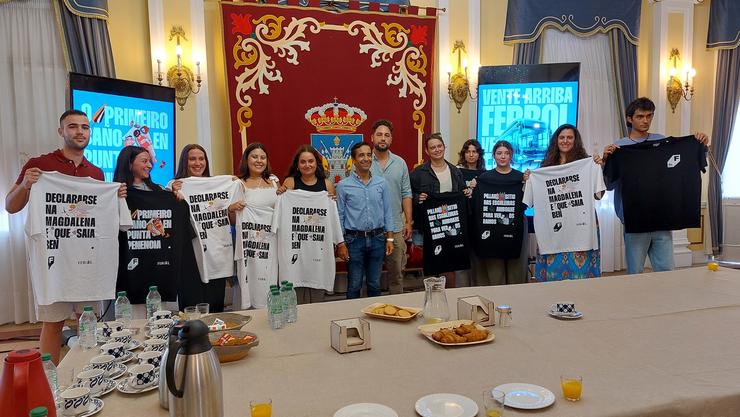 O Alcalde De Ferrol, José Manuel Rey Varela, recibe a turistas de Cartaxena. CONCELLO DE FERROL / Europa Press