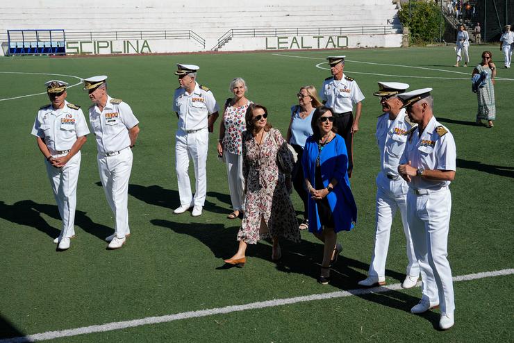 A ministra de Defensa, Margarita Robles (3d), durante a súa visita á Escola Naval de Marín. Adrián Irago - Europa Press / Europa Press