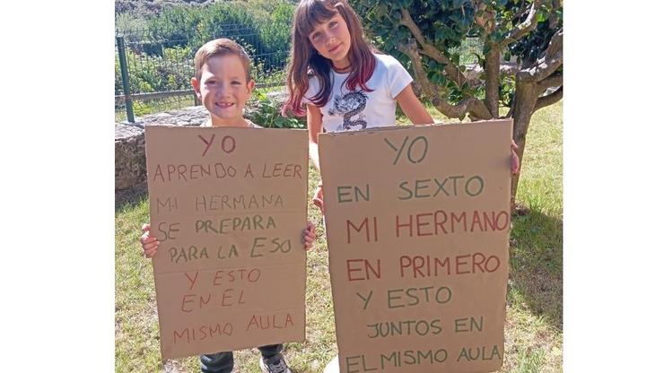 Protestas das crianzas do CEIP Areouta de Fisterra ante a falta de profesorado na escola / QPC