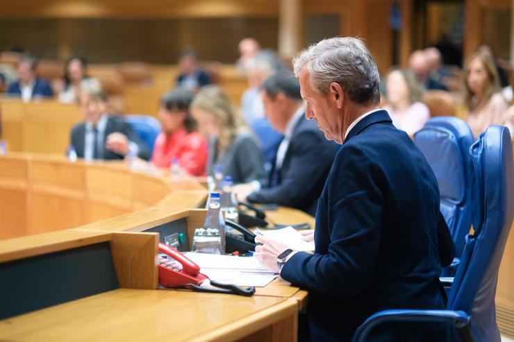O presidente da Xunta, Alfonso Rueda, no pleno do Parlamento de Galicia.. XUNTA / Europa Press
