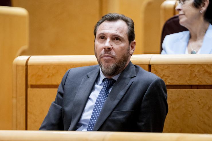 O ministro de Transporte e Mobilidade Sustentable, Óscar Ponte, durante unha sesión plenaria no Senado /  A. Pérez Meca - Europa Press