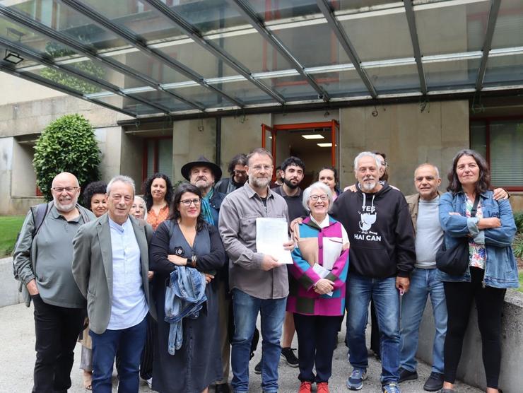 Pesentación de firmas para avalar a ILP contra a lei de medios.. CIG / Europa Press
