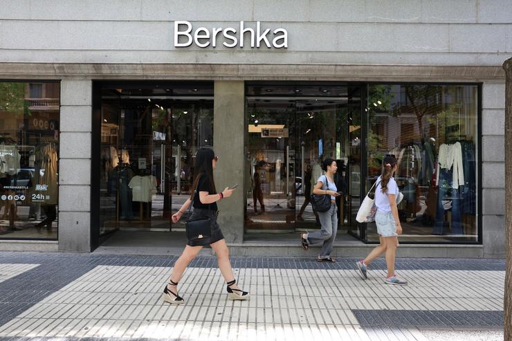 Fachada dunha tenda de Bershka, a 11 de setembro de 2024, en Madrid (España). Inditex rexistrou un beneficio neto de 2.768 millóns de euros durante o primeiro semestre do seu exercicio fiscal 2024-2025 (entre o 1 de febreiro e o 31 de xullo), o que o seu. Marta Fernández Xara - Europa Press / Europa Press