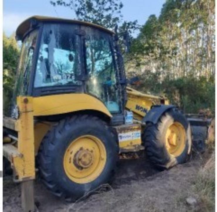 Retroexcavadora roubada en Vilalba e recuperada pola Garda Civil en Begonte (Lugo). GARDA CIVIL / Europa Press