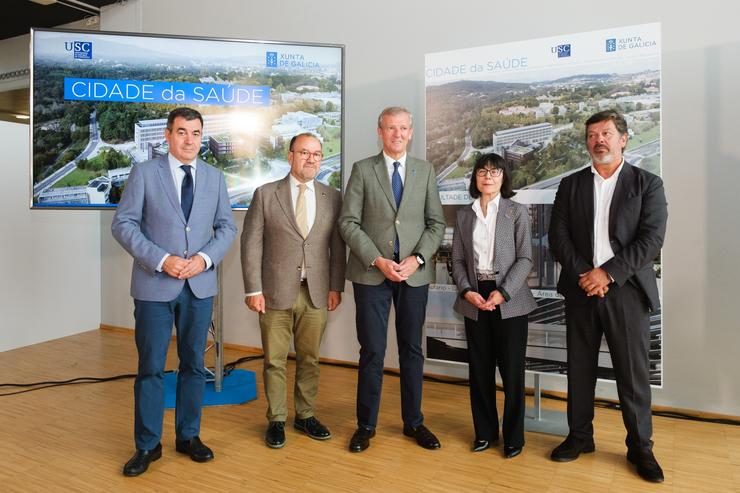 Román Rodríguez, Antonio López, Alfonso Rueda e Reyes Laguna na presentación da nova Facultade de Farmacia da Universidade de Santiago de Compostela / XUNTA